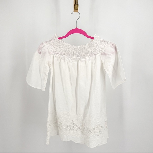 Elegant White Blouse with Smocked Details - Picture 3 of 5